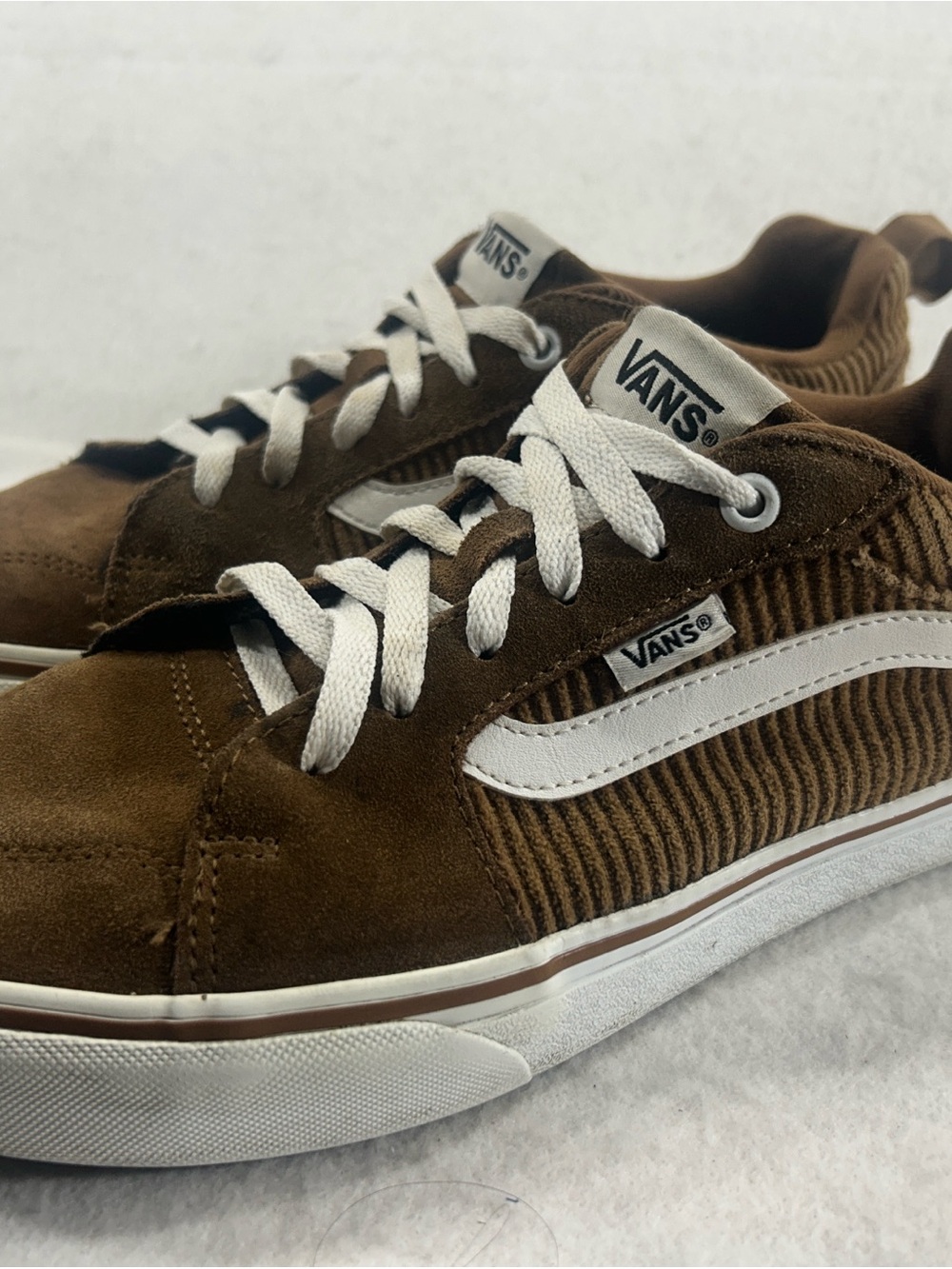 Vans Men’s 9.5 Brown Suede Corduroy Low Top Sneakers White Stripe